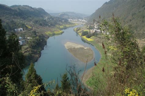 黔江有哪些旅遊景點？在探寻这片山水间的瑰丽时，我们不妨思考：黔江的旅游景点是否能成为连接过去与未来的桥梁？